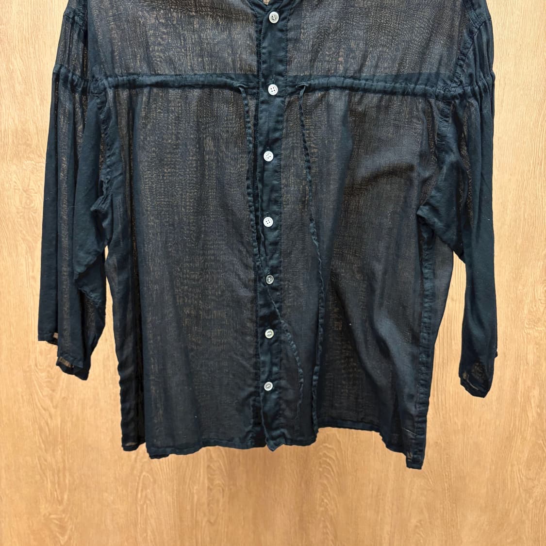 이세이미야케 플랜테이션 시스루 블라우스 프론트 스트링 디테일 루즈핏 블랙 상품이미지5