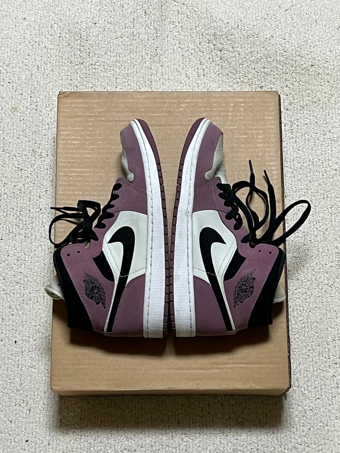 (W) 조던 1 미드 SE 라이트 멀베리 상품이미지4