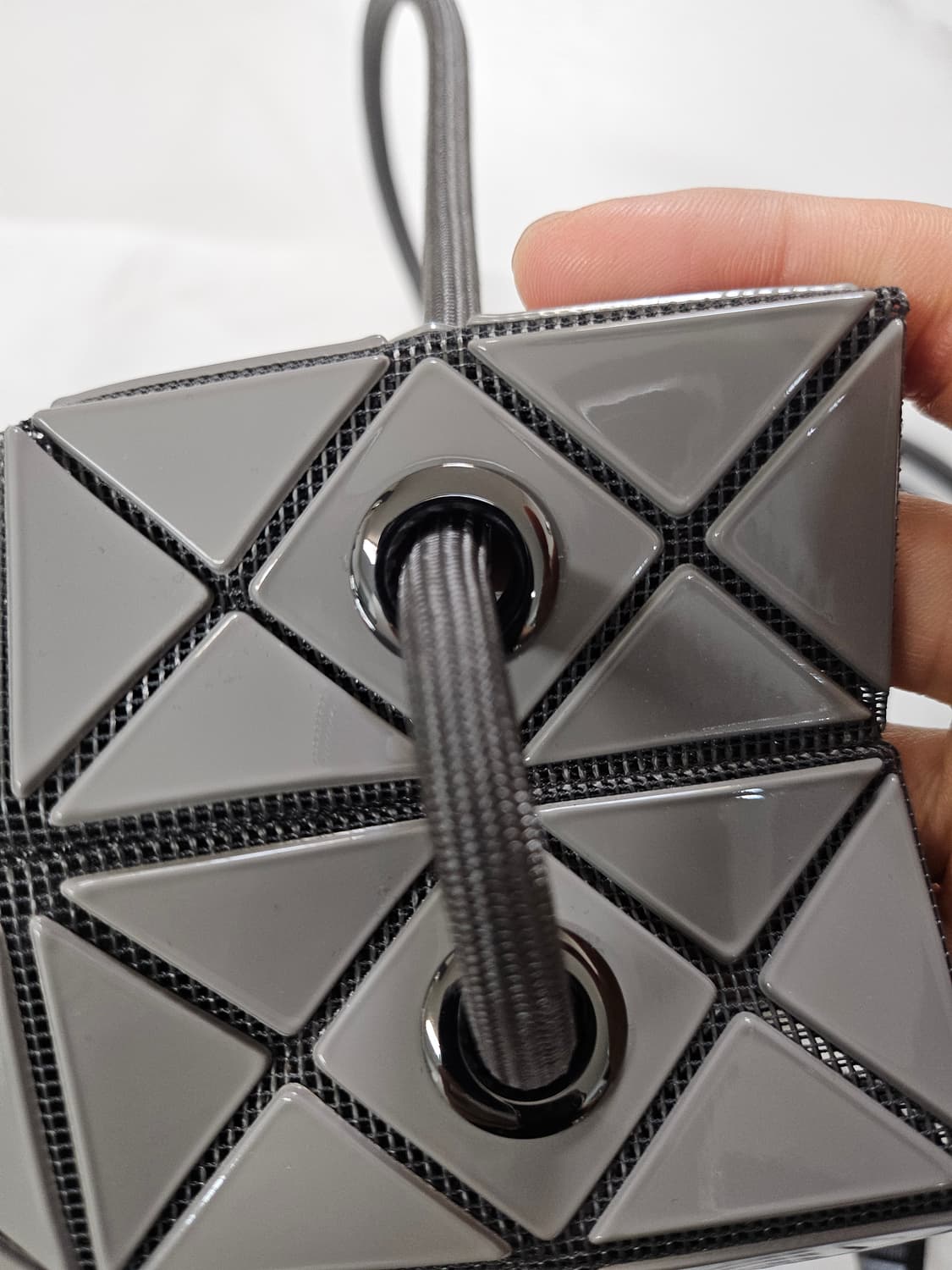 (새상품)바오바오 한정판 원톤 링백 다크그레이 상품이미지6