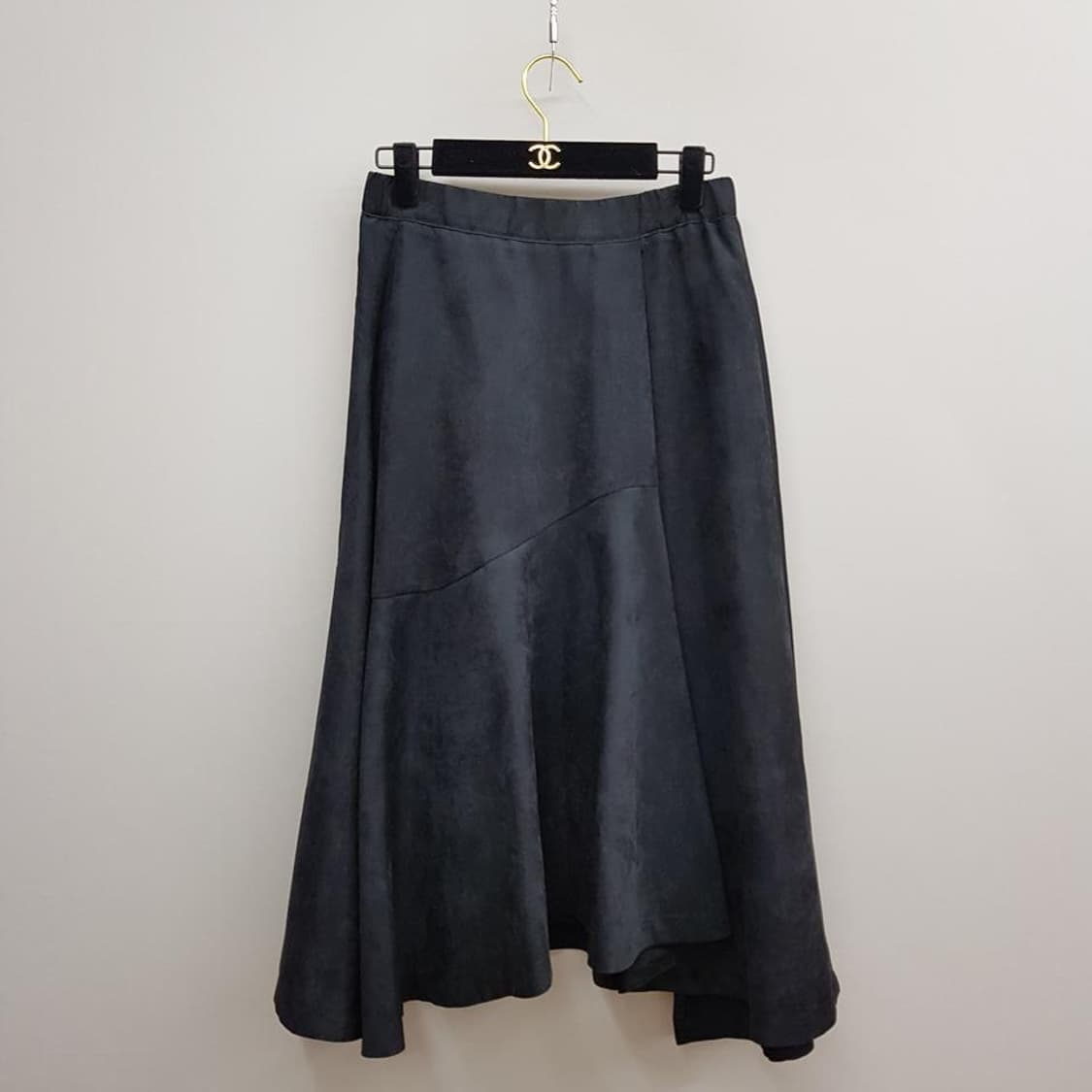 한섬 SJSJ 2023 턱 슬릿 플레어 스커트 64-94사이즈 상품이미지4