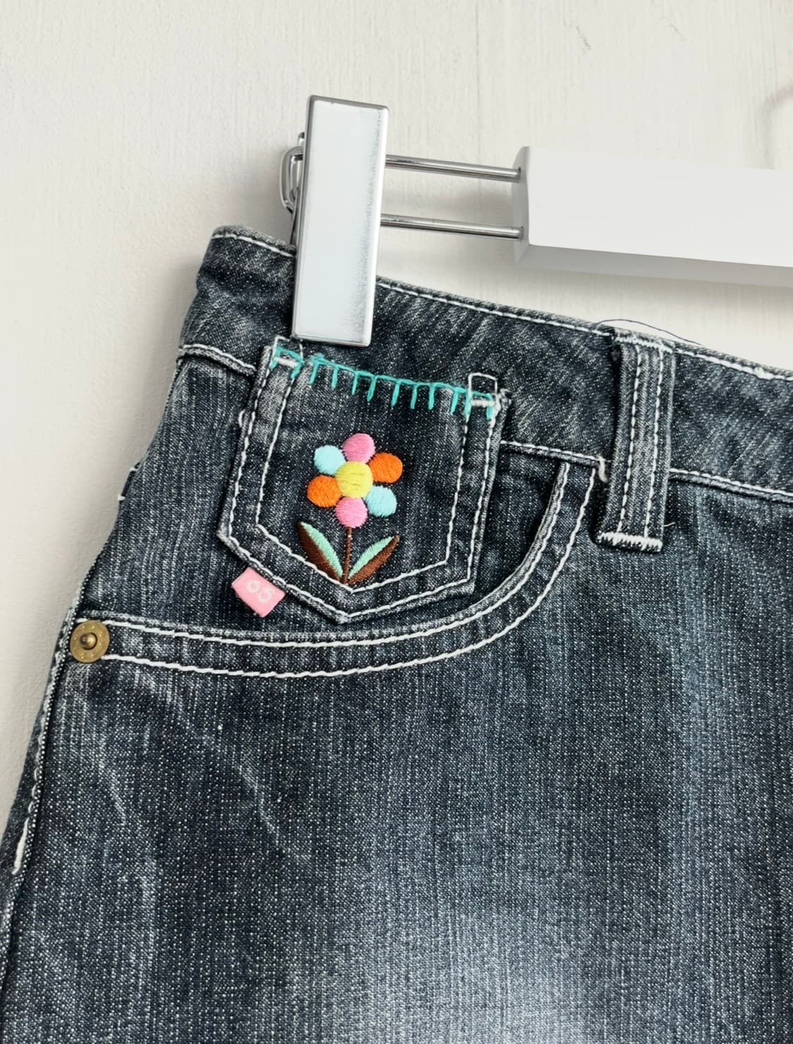 DAISY LOVERS 플라워 자수 데님 플리츠 스커트 상품이미지2