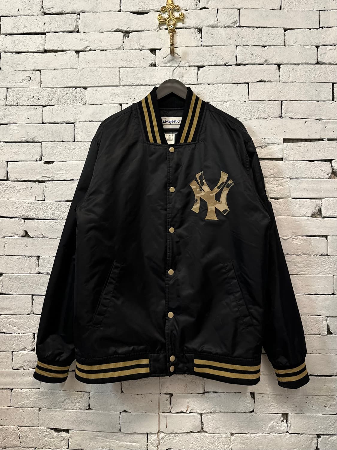 Majestic Black Varsity 상품이미지1