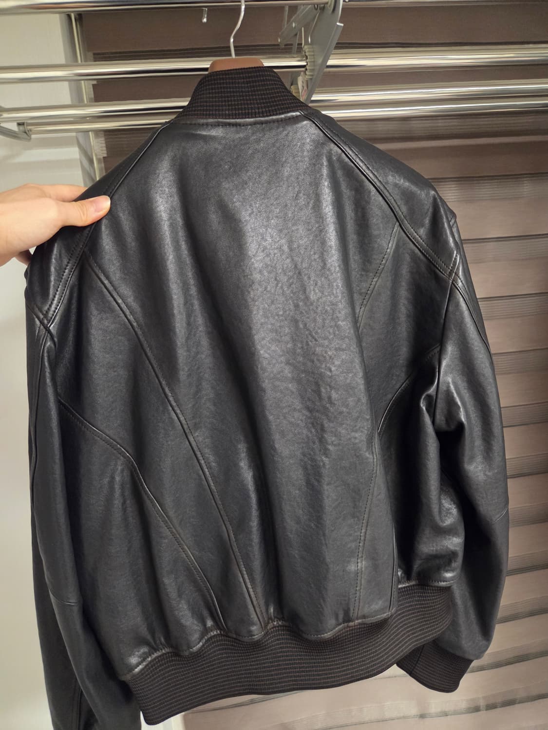 엘무드 건 앤 로즈 램스킨 바시티 자켓 상품이미지3