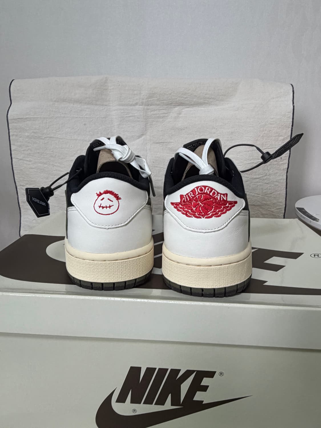 나이키 조던1로우 트래비스스캇 미디엄 올리브 상품이미지3