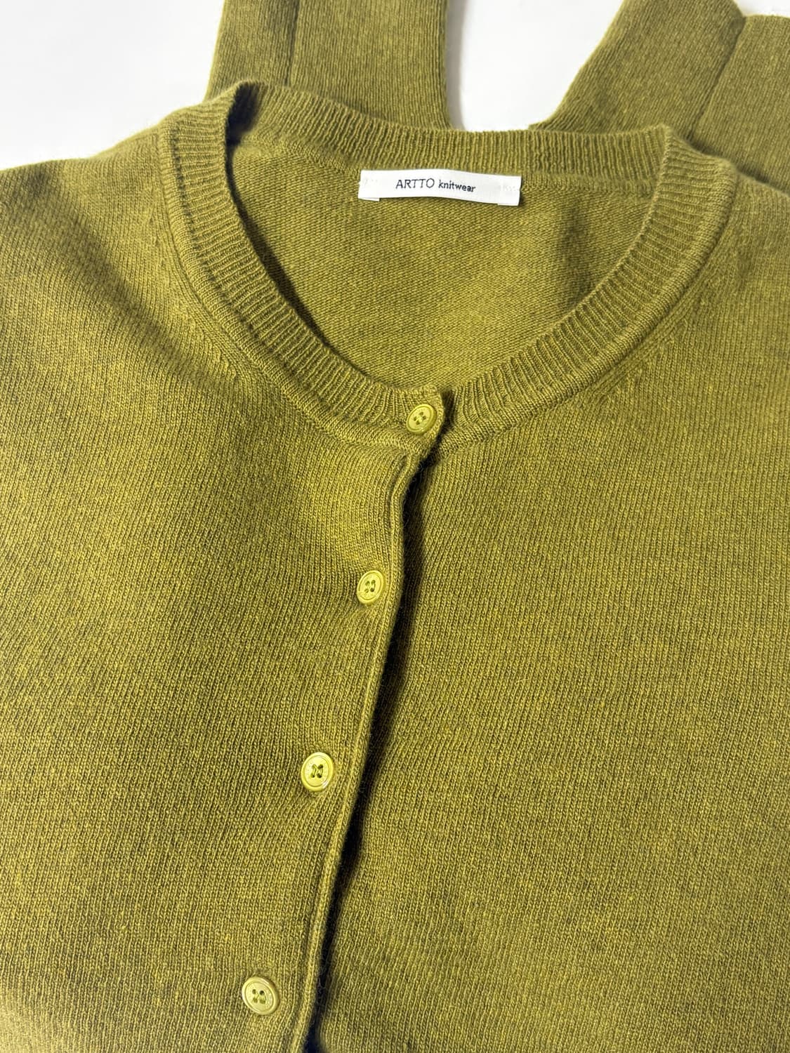 아르토 캐시미어 라운드 올리브 가디건 상품이미지2