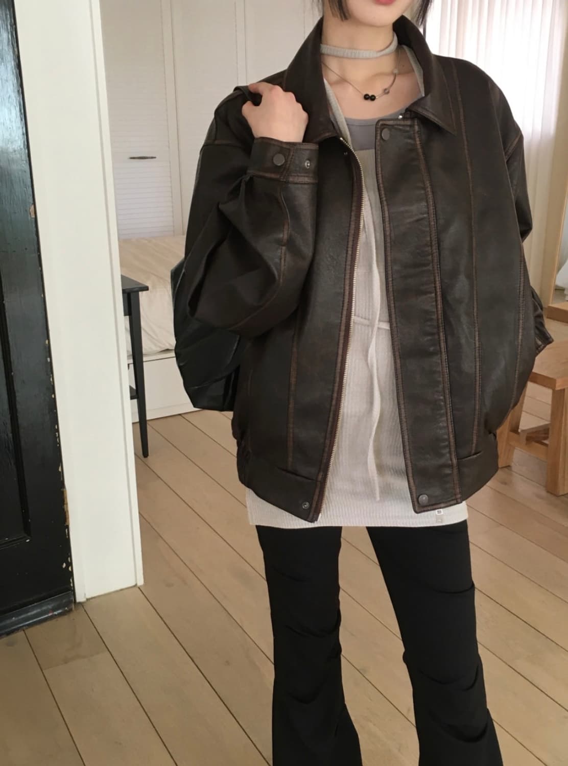 원더원더 세터 빈티지 워싱 절개 박시 레더 자켓 상품이미지3