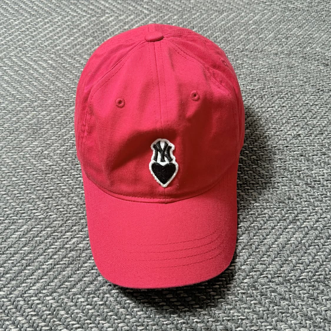 Mlb 하트 포인트 레드 볼캡 상품이미지1