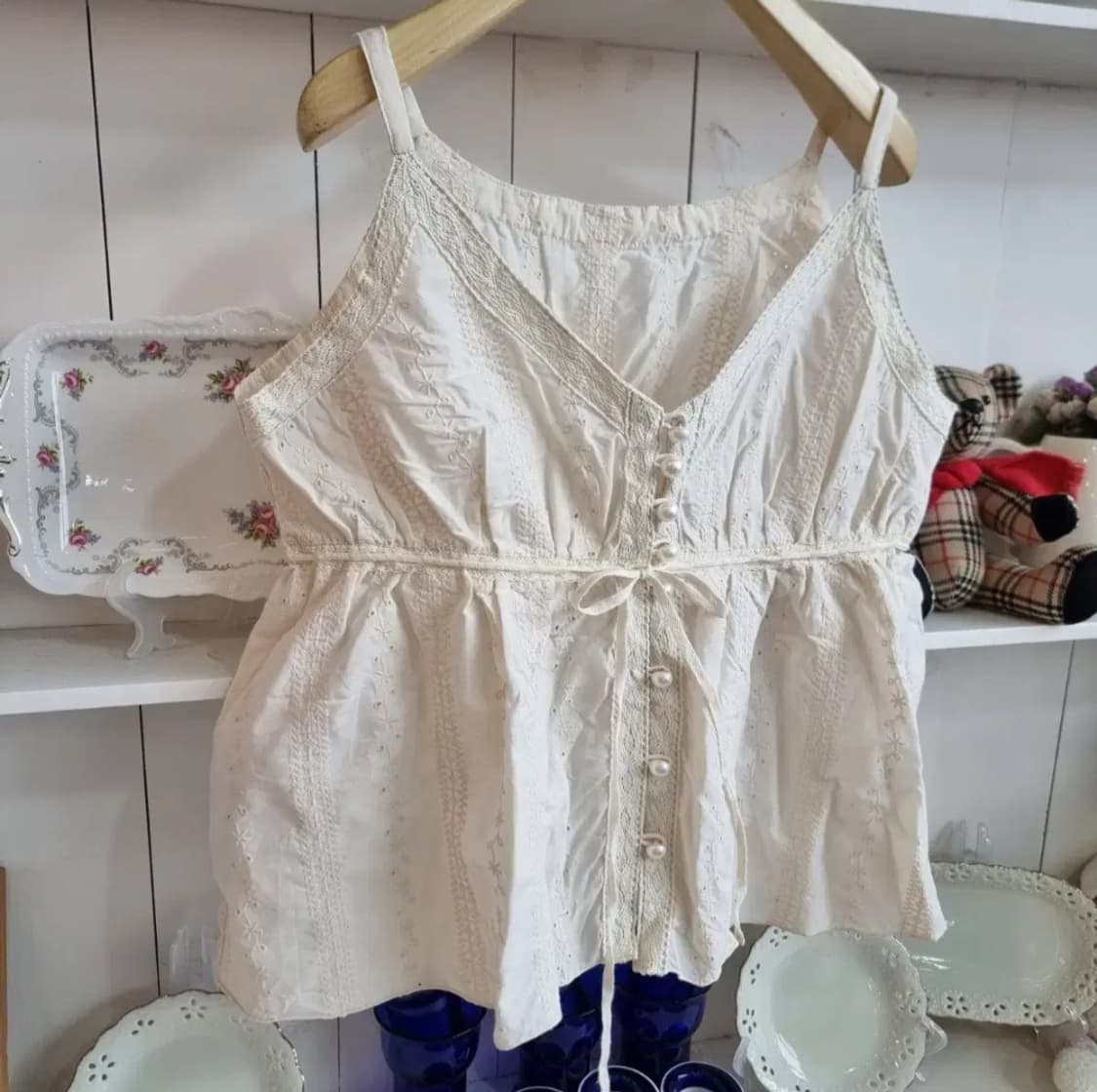 펀칭자수 진주단추 뷔스티에 블라우스 상품이미지3