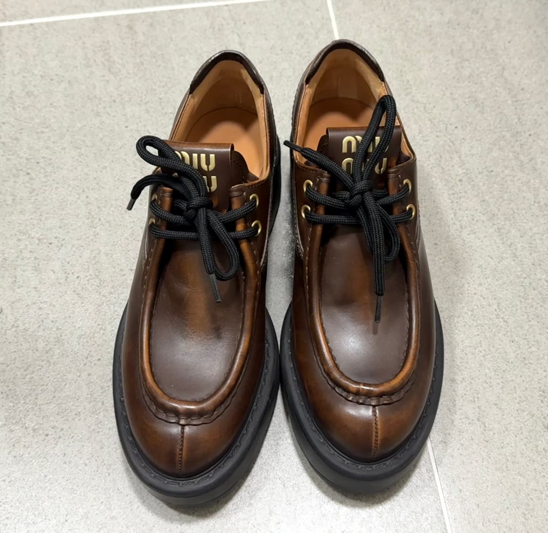 미우미우 레이스 퓌메 가죽 슈즈 상품이미지1