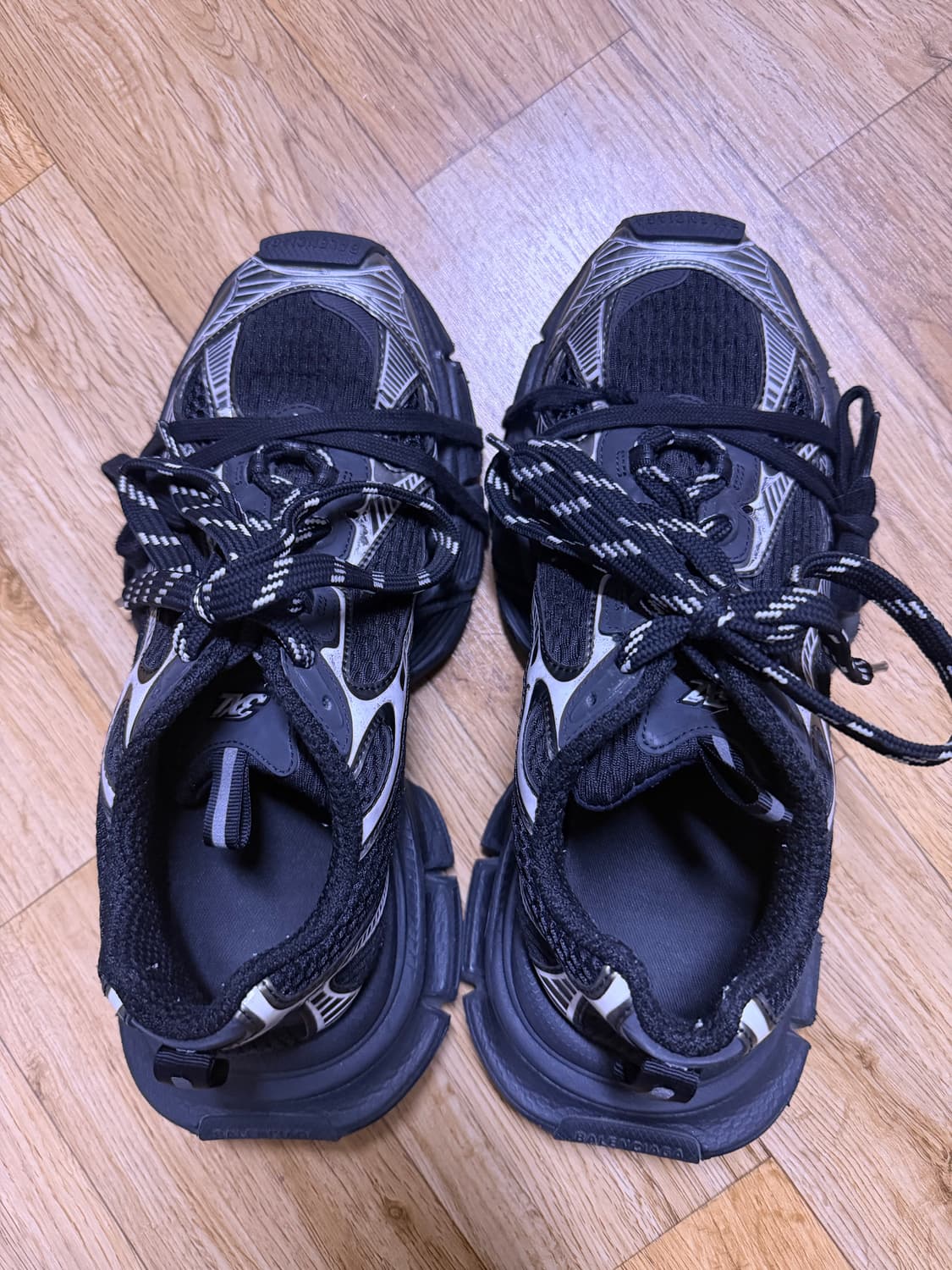 정품) 풀구성 발렌시아가 3xl 블랙 화이트스니커즈 상품이미지2