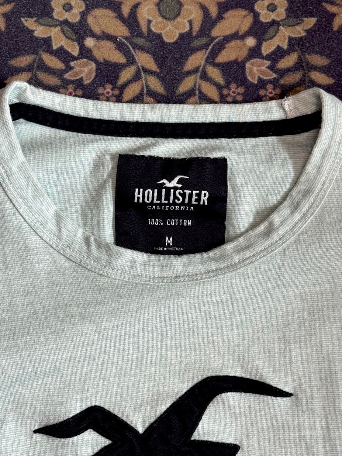 홀리스터 벨벳 빅로고 슬림핏 티셔츠 상품이미지3