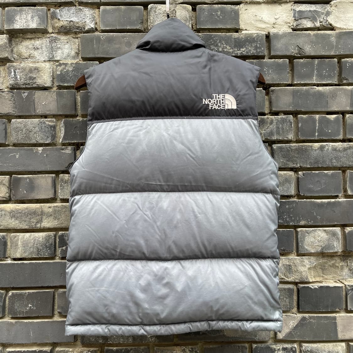 [85] 노스페이스 눕시 700 블랙/그레이 남여 패딩 조끼 상품이미지2