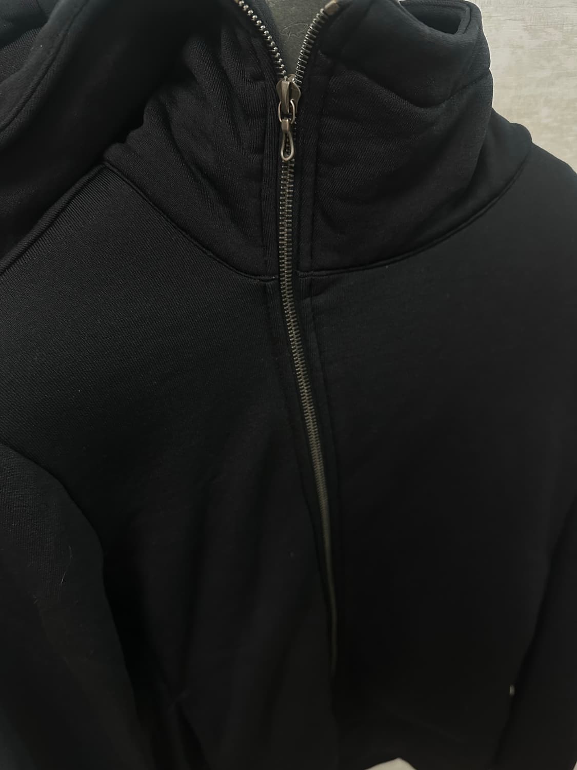 카즈유키 쿠마가이 어태치먼트 사선 후드 집업 S 상품이미지2