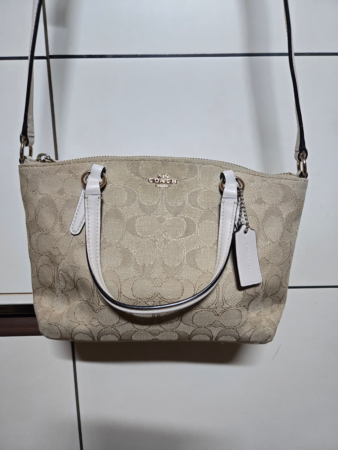 코치 토트백 시그니처 베이지 크로스백.토트백 상품이미지2