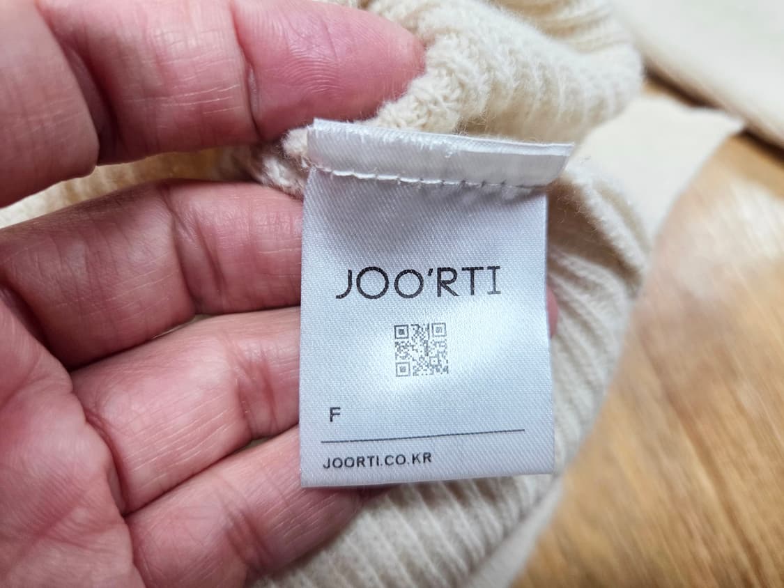 주르티(JOO'RTI) 캐시미어 버튼 니트 55-66 상품이미지7