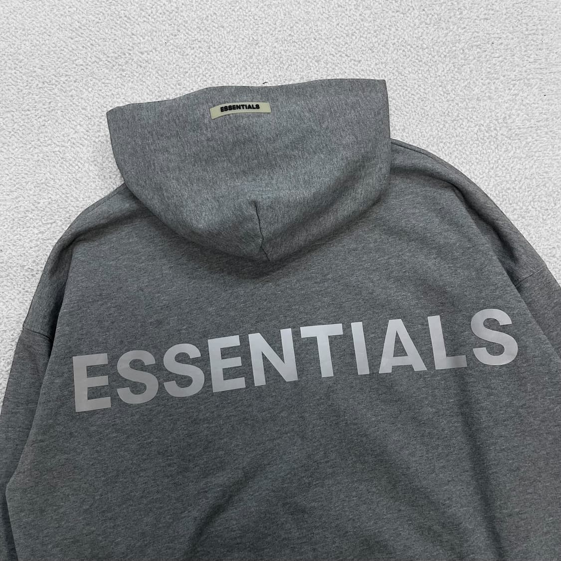 에센셜 피어오브갓 백 로고 리플렉티브 후드티 그레이 상품이미지3