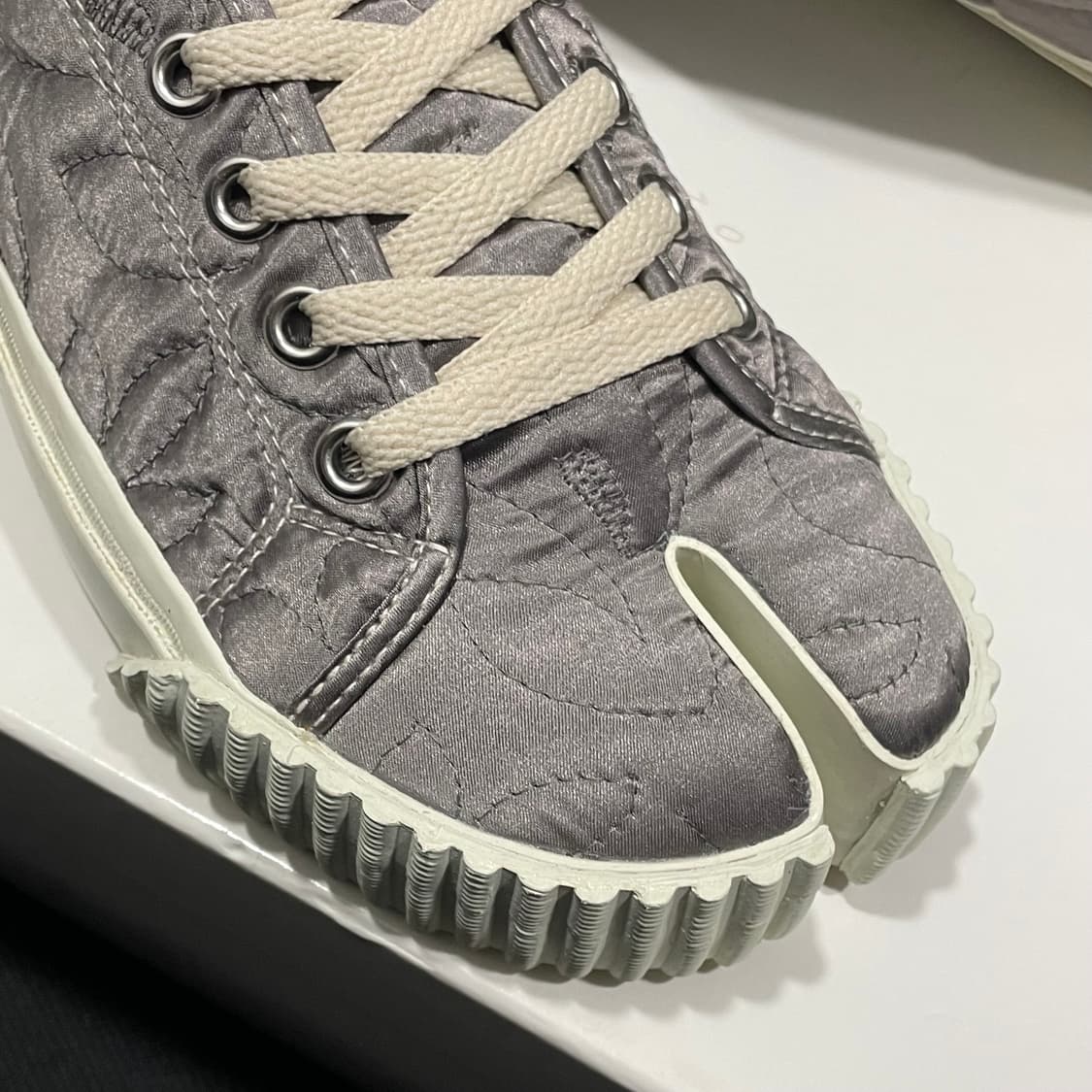 메종 마르지엘라/ 퀼티드 타비 스니커즈/ 42 상품이미지2