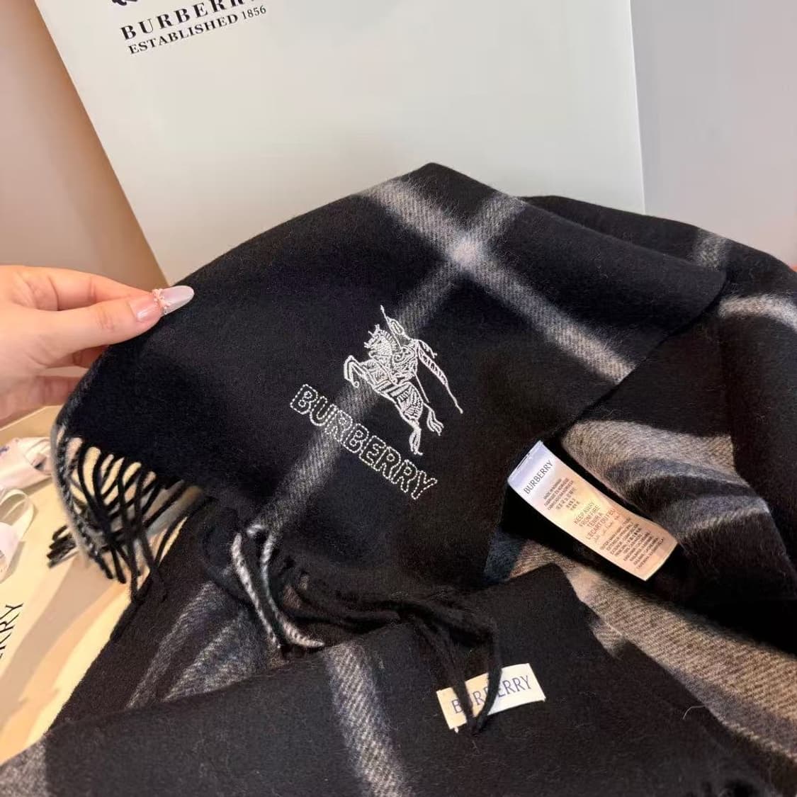 버버리숙녀 리버서블 스카프 100% 램스울
 상품이미지2