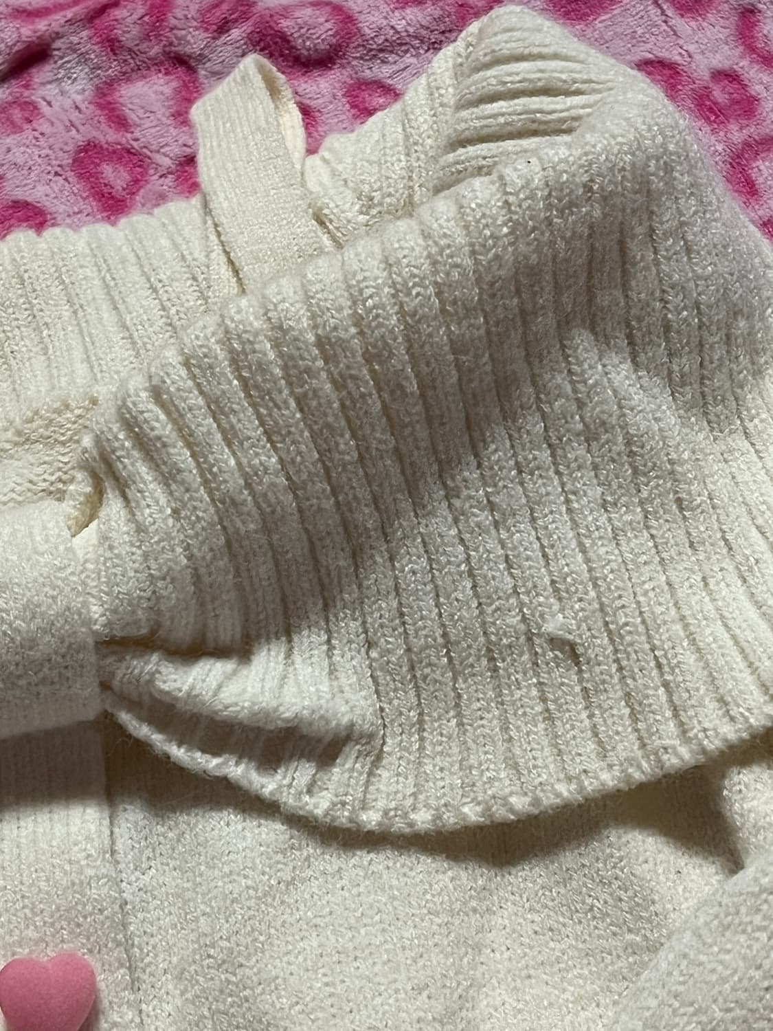 캔디 하트단추 리본 오프숄더 니트  상품이미지3