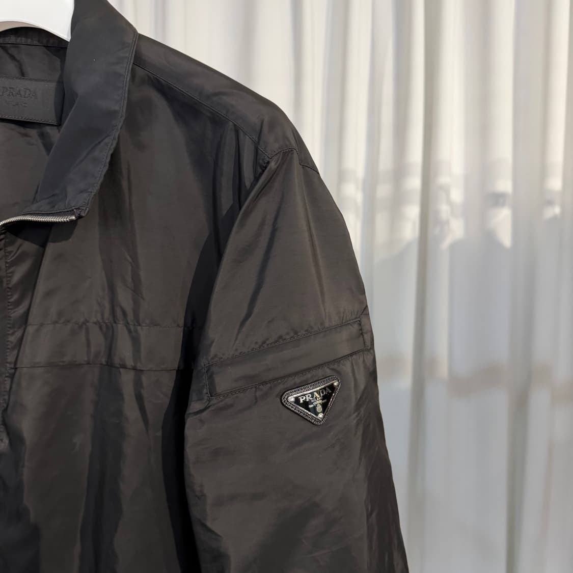 (58) 프라다 리나일론 삼각로고 바람막이 상품이미지2