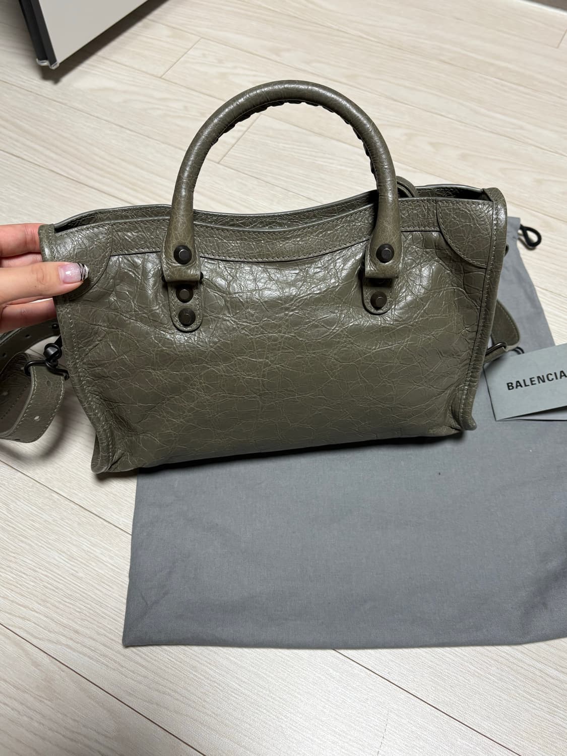 발렌시아가 르시티 스몰 아미 그린 상품이미지5