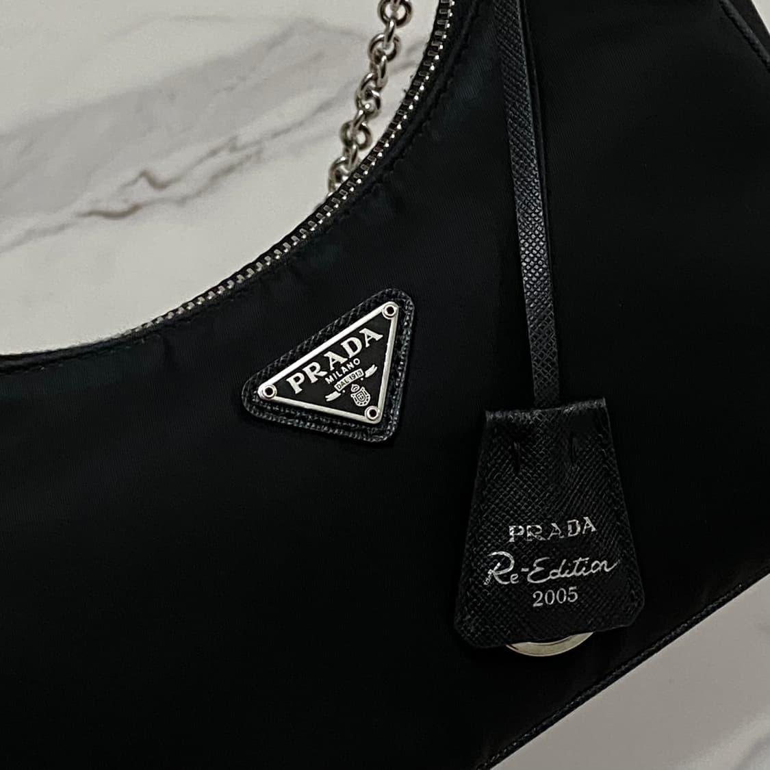프라다 리에디션 2005 리나일론 숄더백 블랙 1BH204 상품이미지7