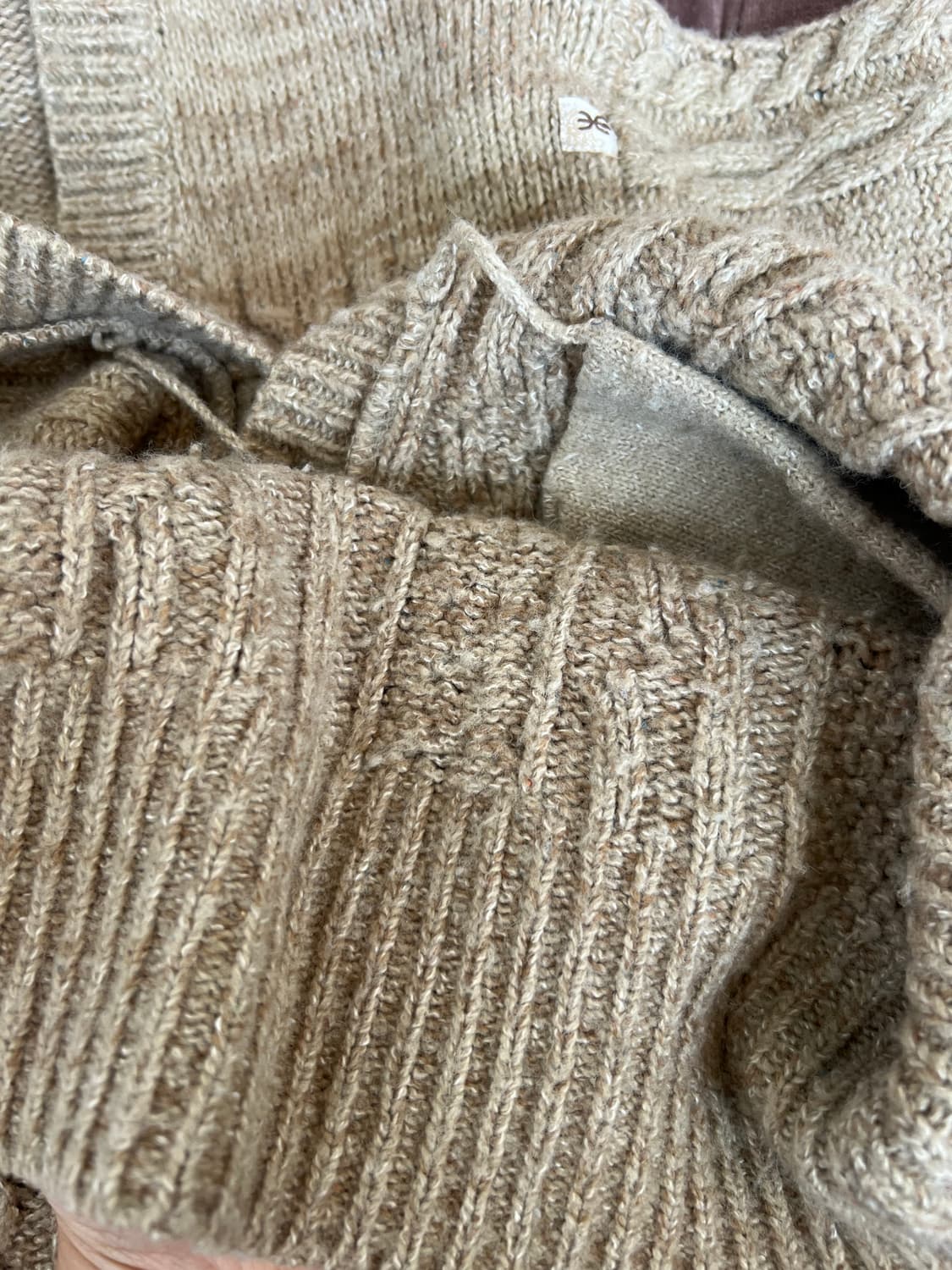 써스데이아일랜드 여성 카멜베이지 브이넥가디건 케이블가디건 상품이미지5