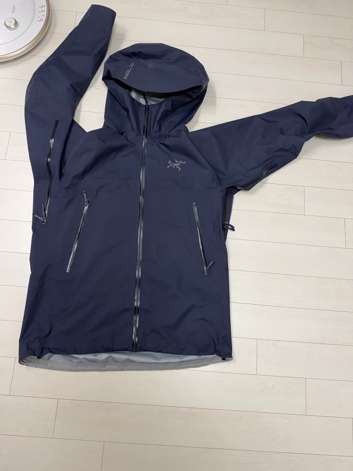 아크테릭스 베타 SL  L 사이즈 블랙사파이어 색상  상태 9.6/10  상품이미지1