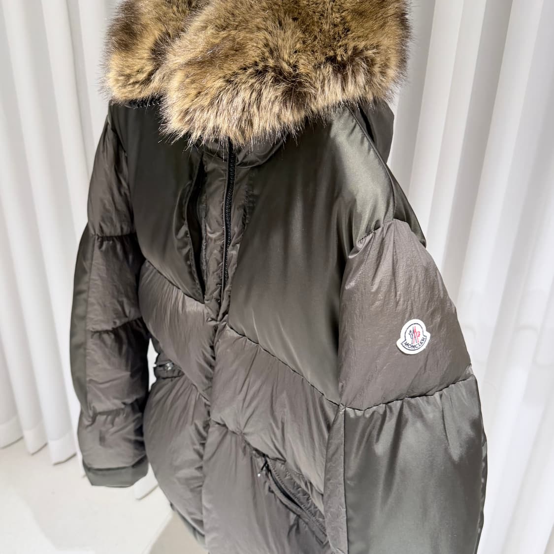 (A+/6) / 몽클레어 메이돕 쇼트 다운 패딩 자켓 블랙 상품이미지4