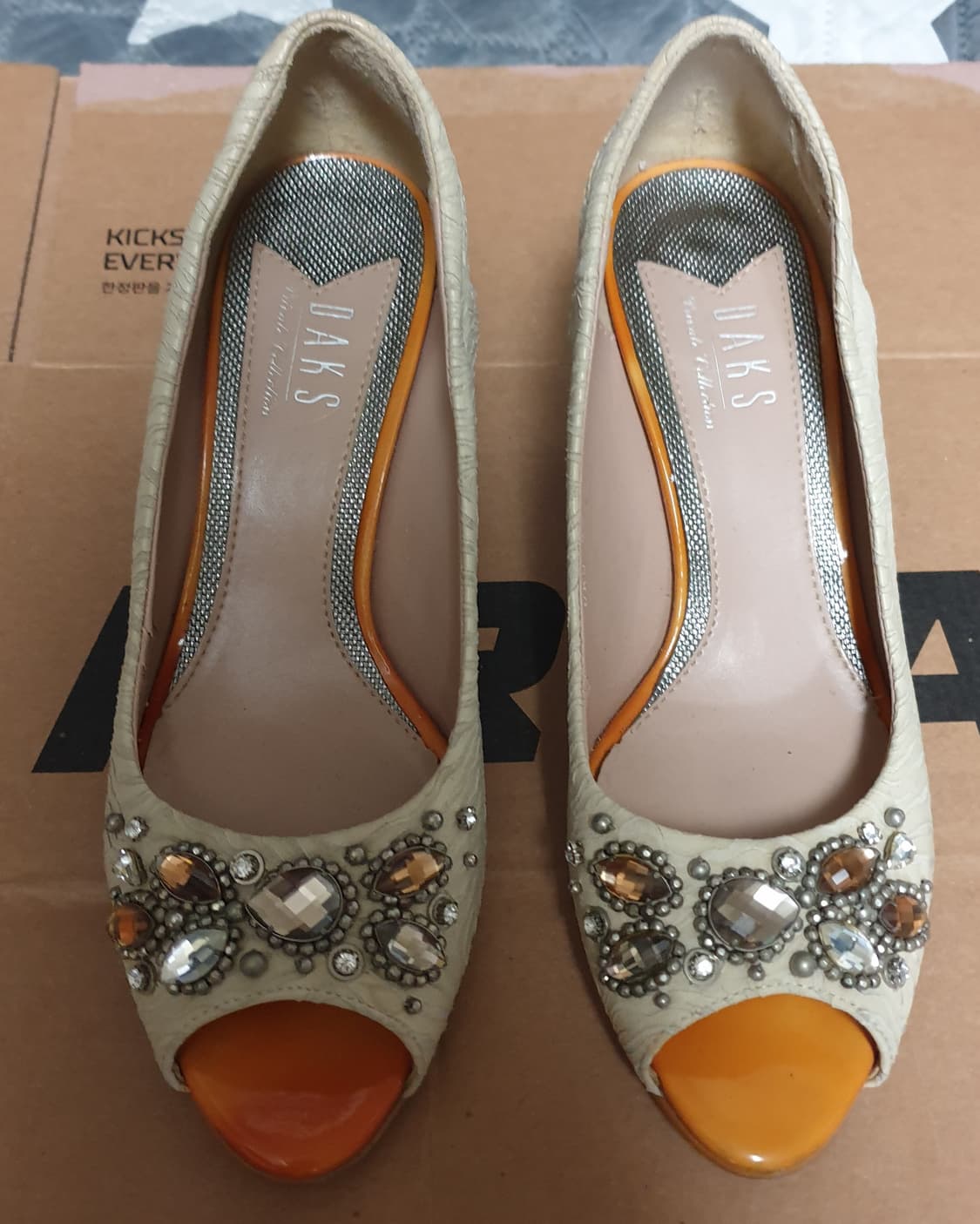 닥스 프라이빗 컬렉션 토파즈큐빅 무아레패턴 하이힐 (240) 굽7cm 상품이미지3