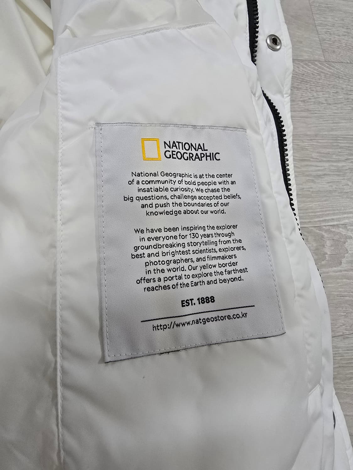 새상품)내셔널지오그래픽 패딩 화이트색상(XL사이즈)팝니다 상품이미지9