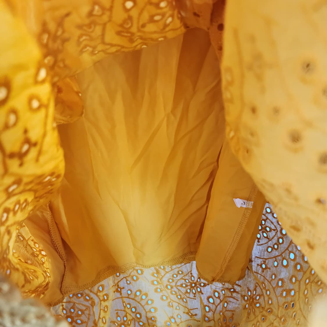 옐로우 아일렛 펀칭 롱 원피스 상품이미지5