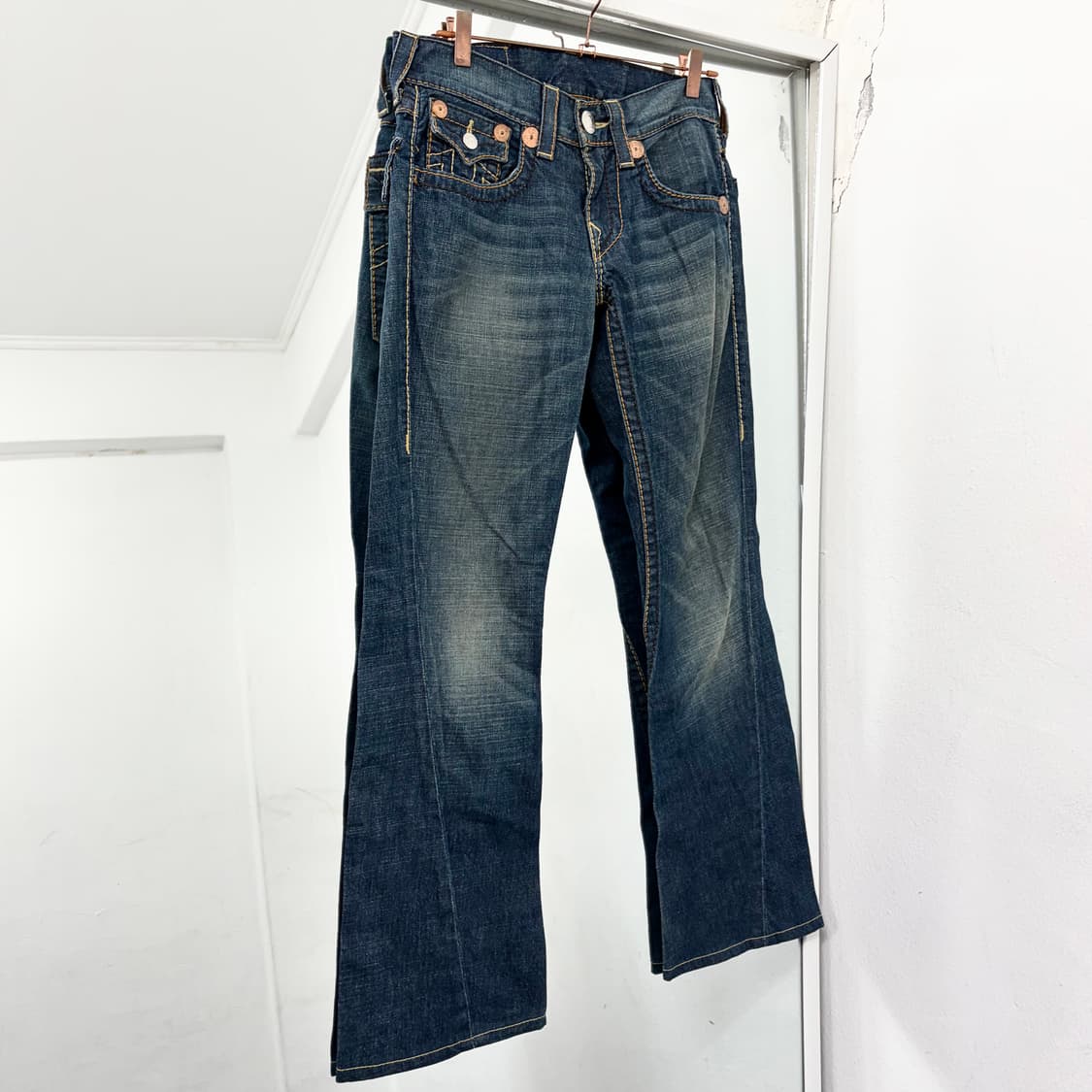 트루릴리전 부츠컷 데님 팬츠 상품이미지5