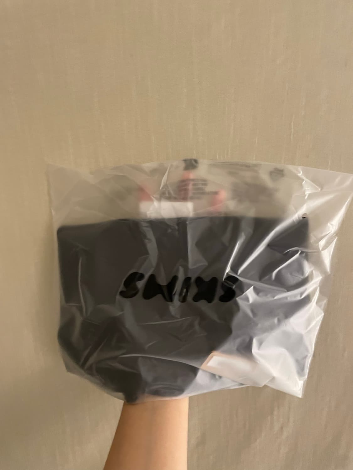 SKIMS 블랙 스쿱넥 바디수트 상품이미지4