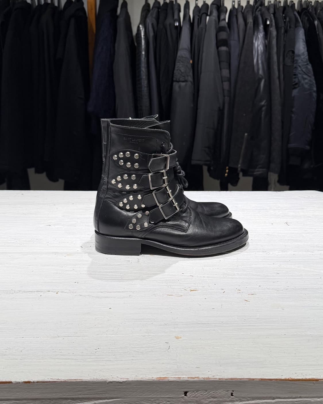 생로랑 블랙 스터드 스트랩 컴뱃 레더 부츠 상품이미지4