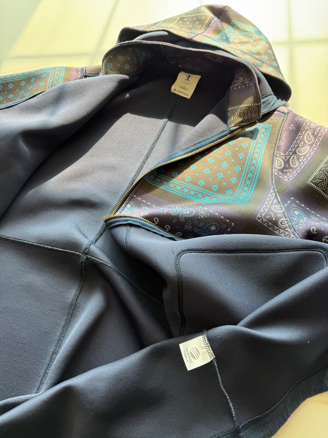 아디다스 오프닝세레모니 콜라보 페이즐리 상품이미지4