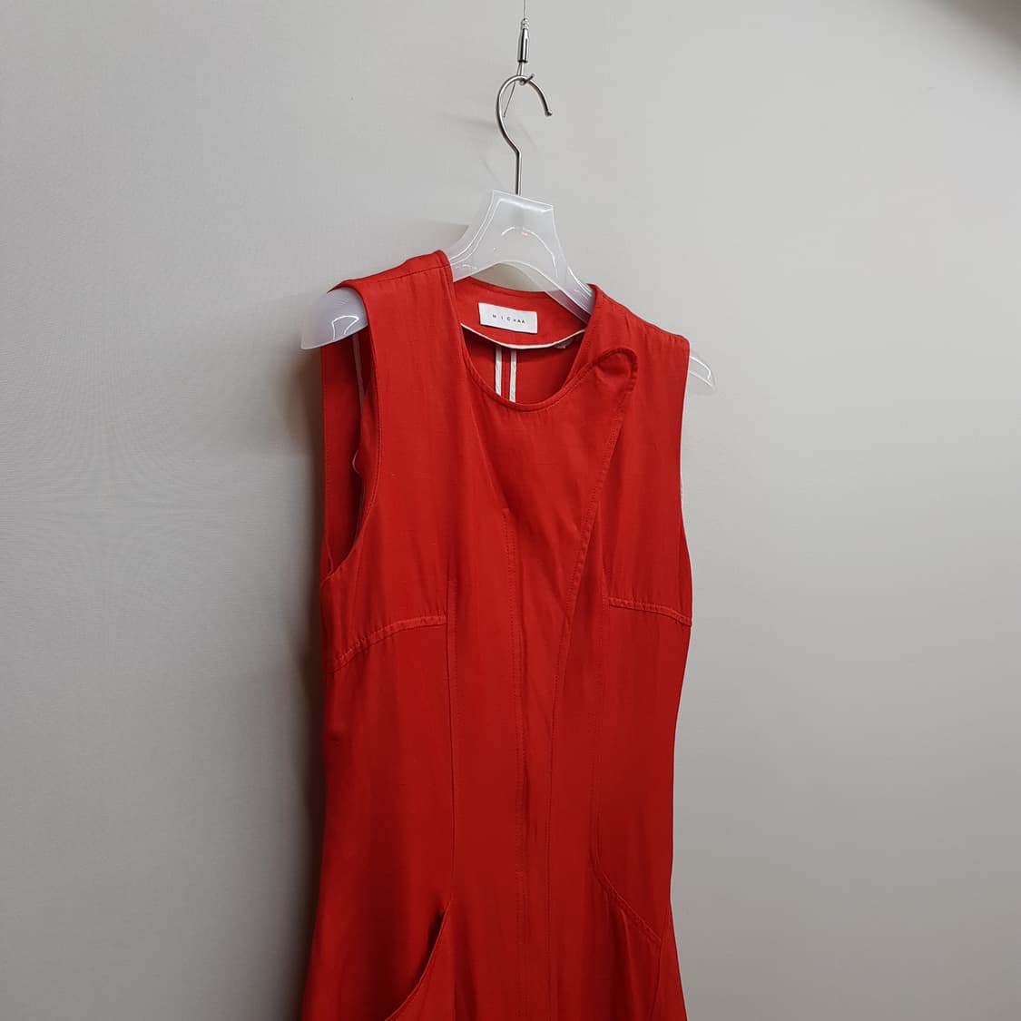 미샤 MICHAA 2021 버튼 디테일 슬리브리스 롱 원피스 상품이미지3