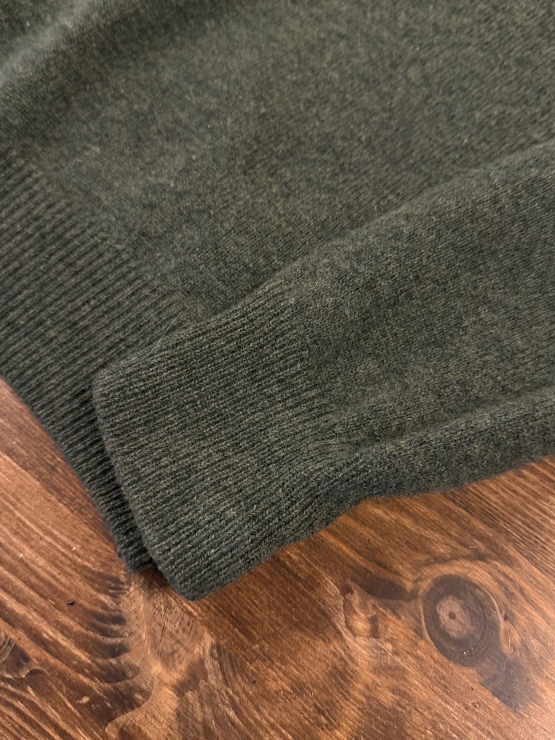 로드앤건 브이넥 니트 100 상품이미지7