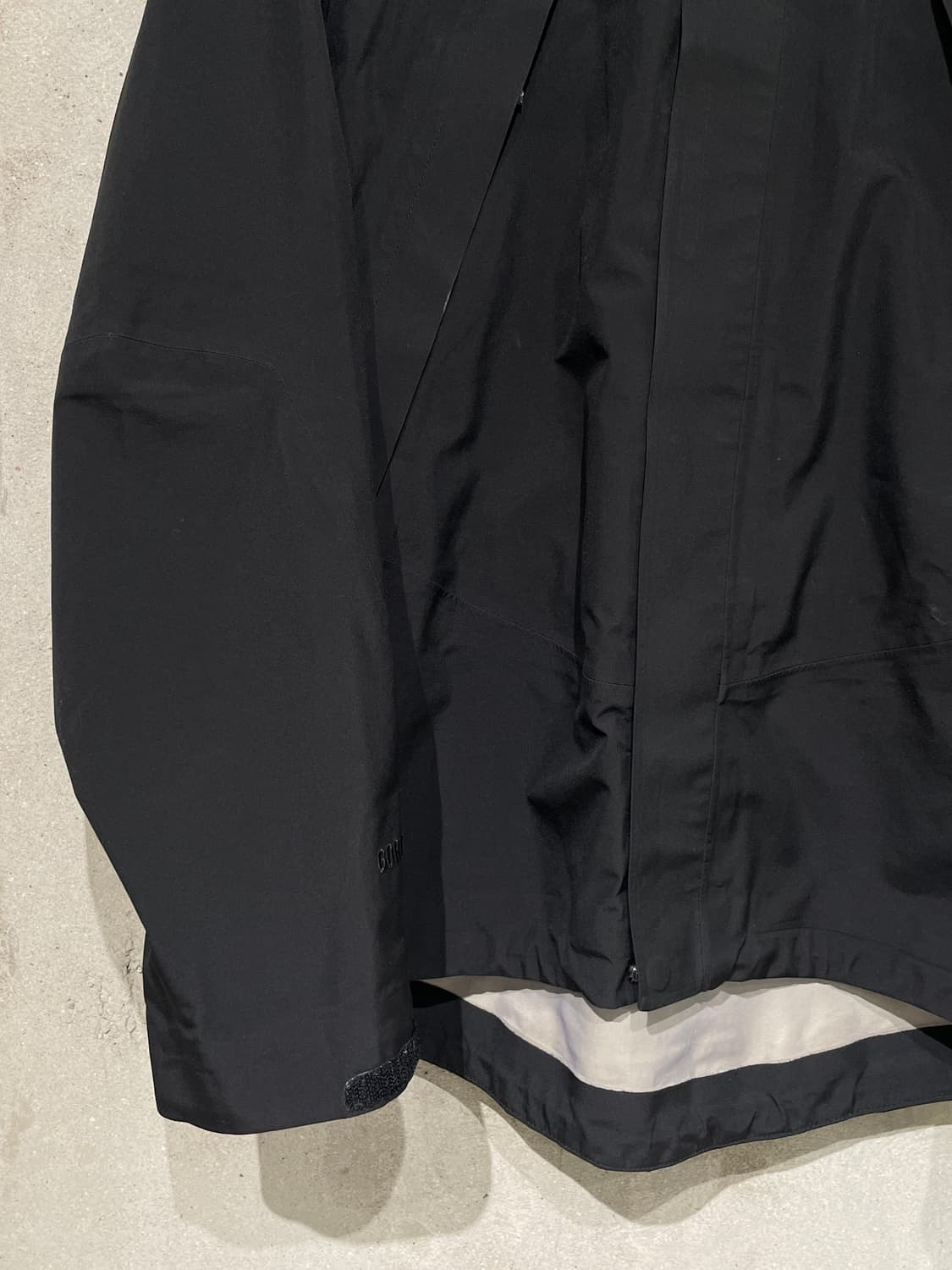 노스페이스 블랙 써밋 시리즈 고어텍스 벨크로 윈드 브레이커 상품이미지4