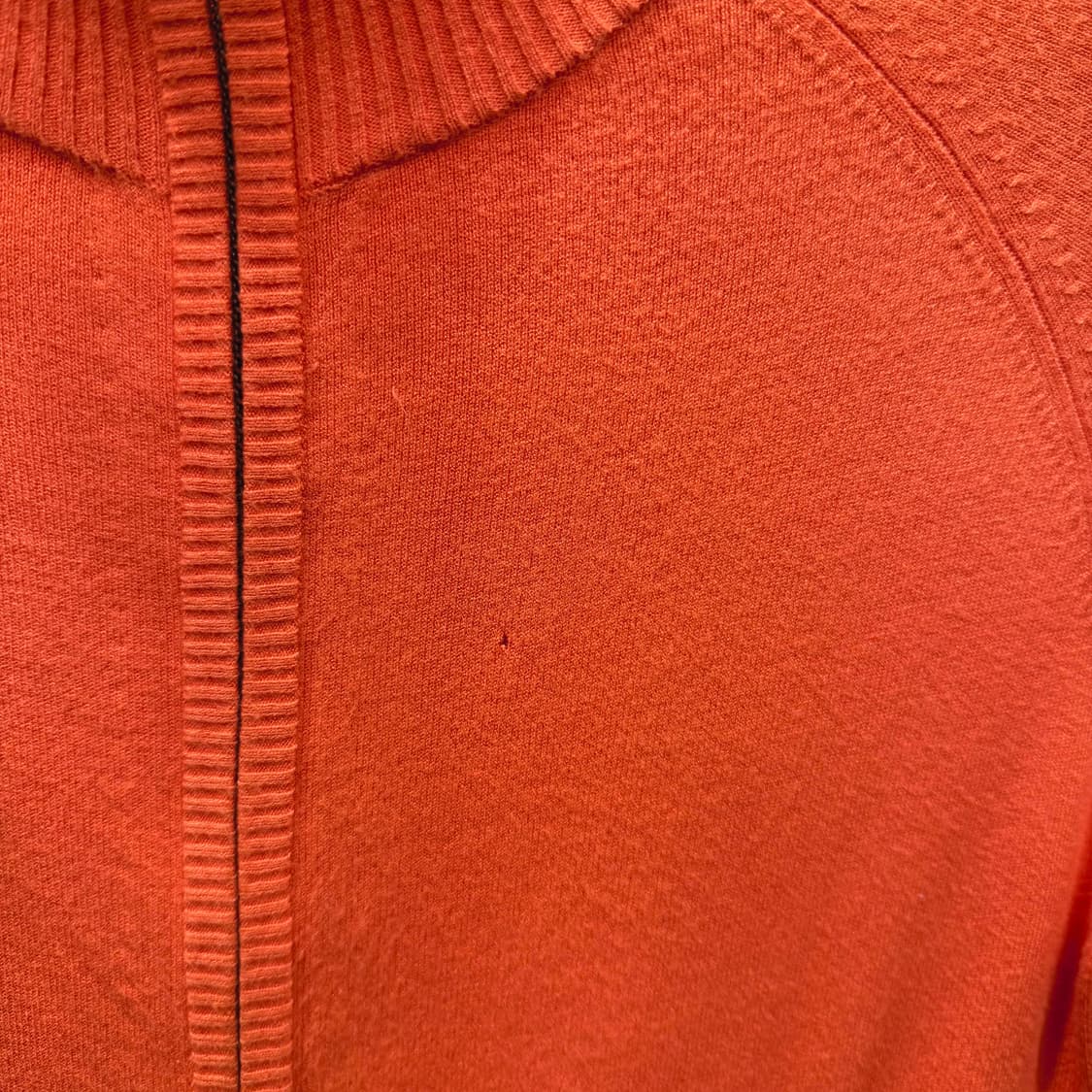 띠어리 하이넥 긴팔 니트 집업 무지 립 넥 디테일 레귤러핏 오렌지 상품이미지8