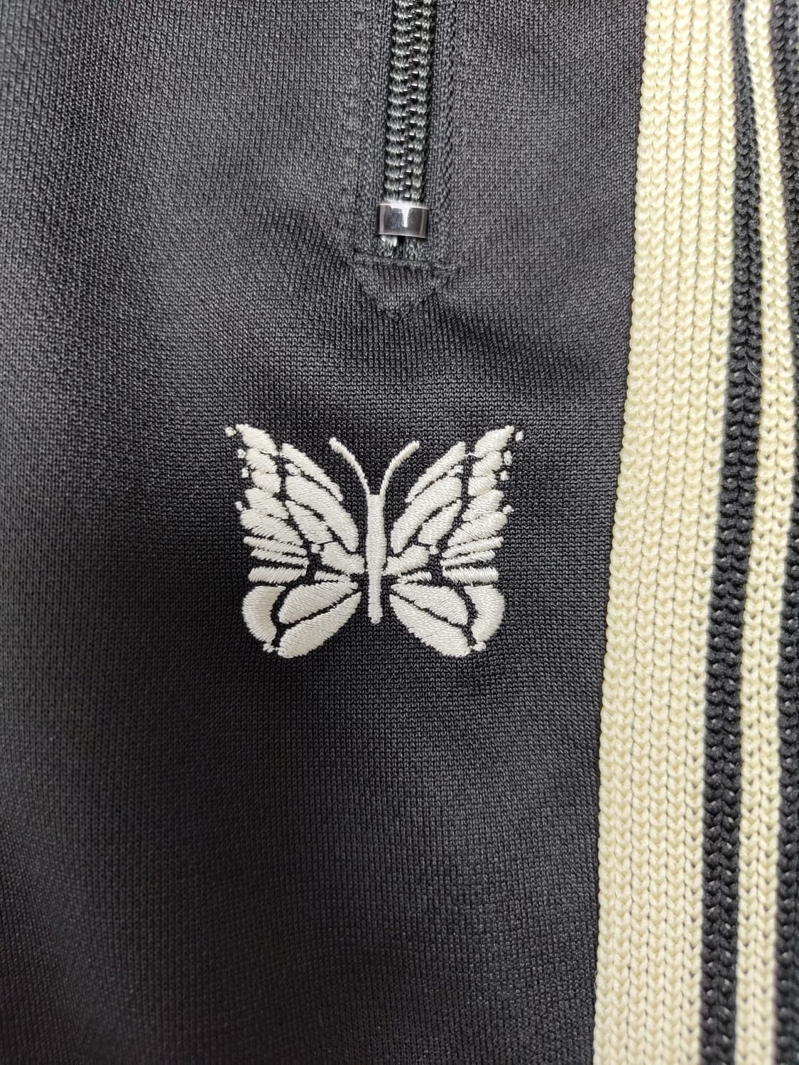 니들스 트랙팬츠 네로우핏 블랙/크림 s 상품이미지2