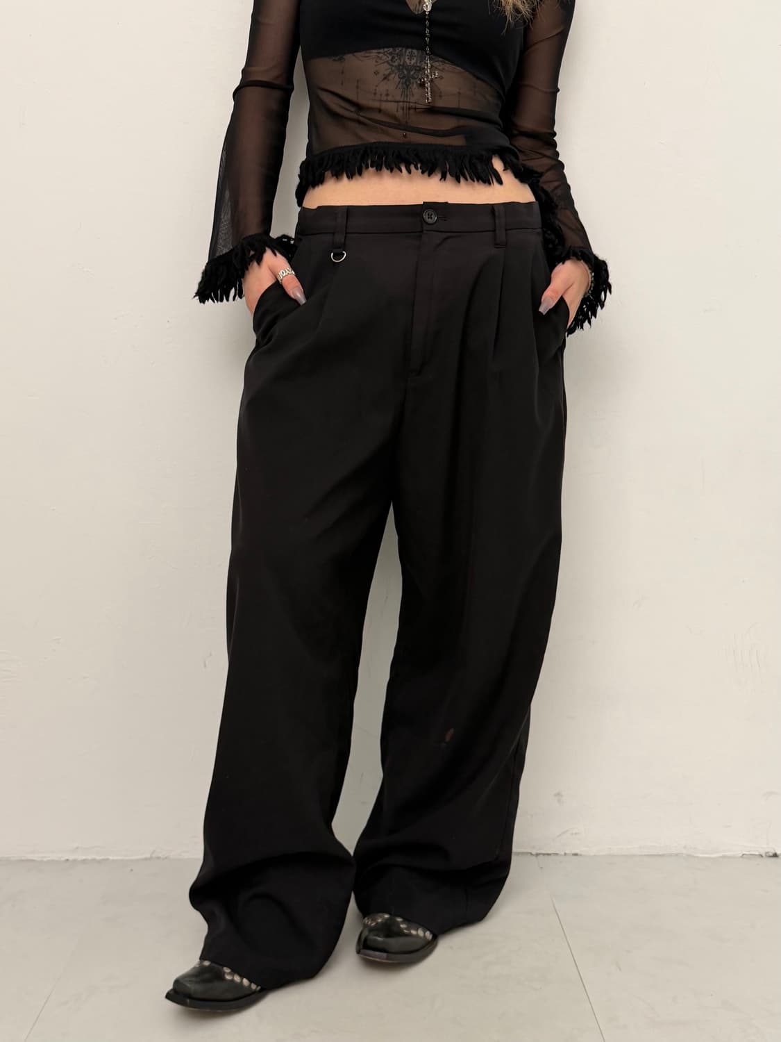 블랙 와이드 핀턱 슬랙스  상품이미지1