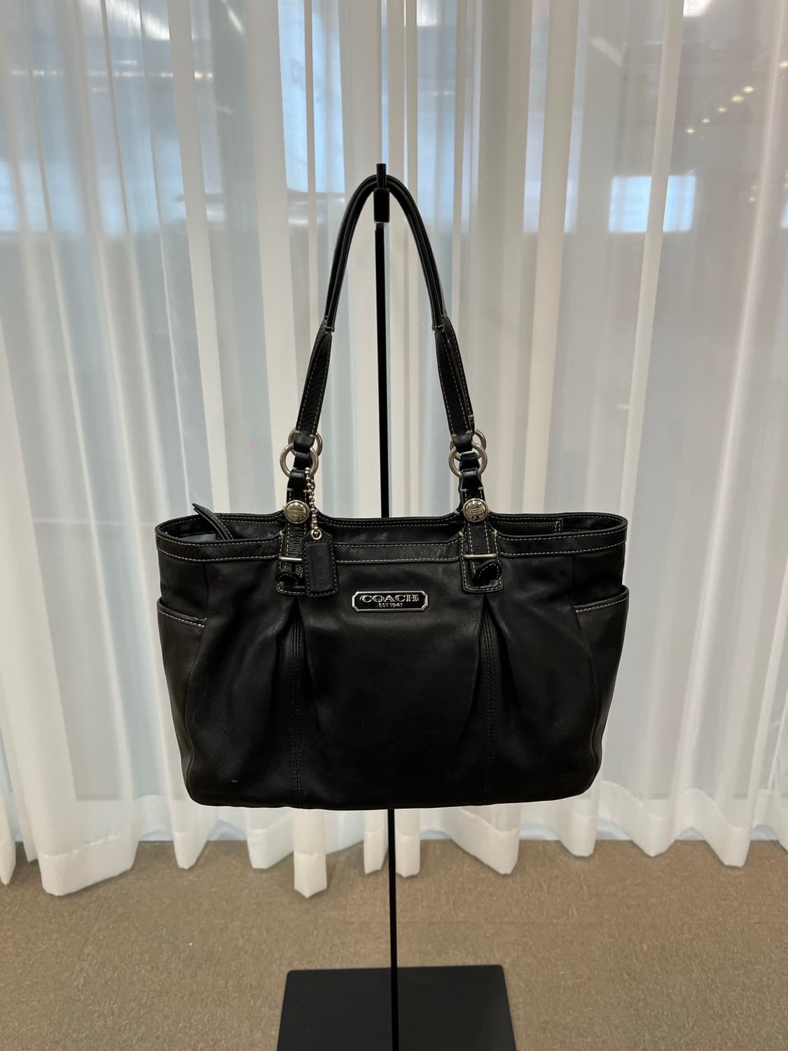 Coach Black Square Shoulder Bag 상품이미지4