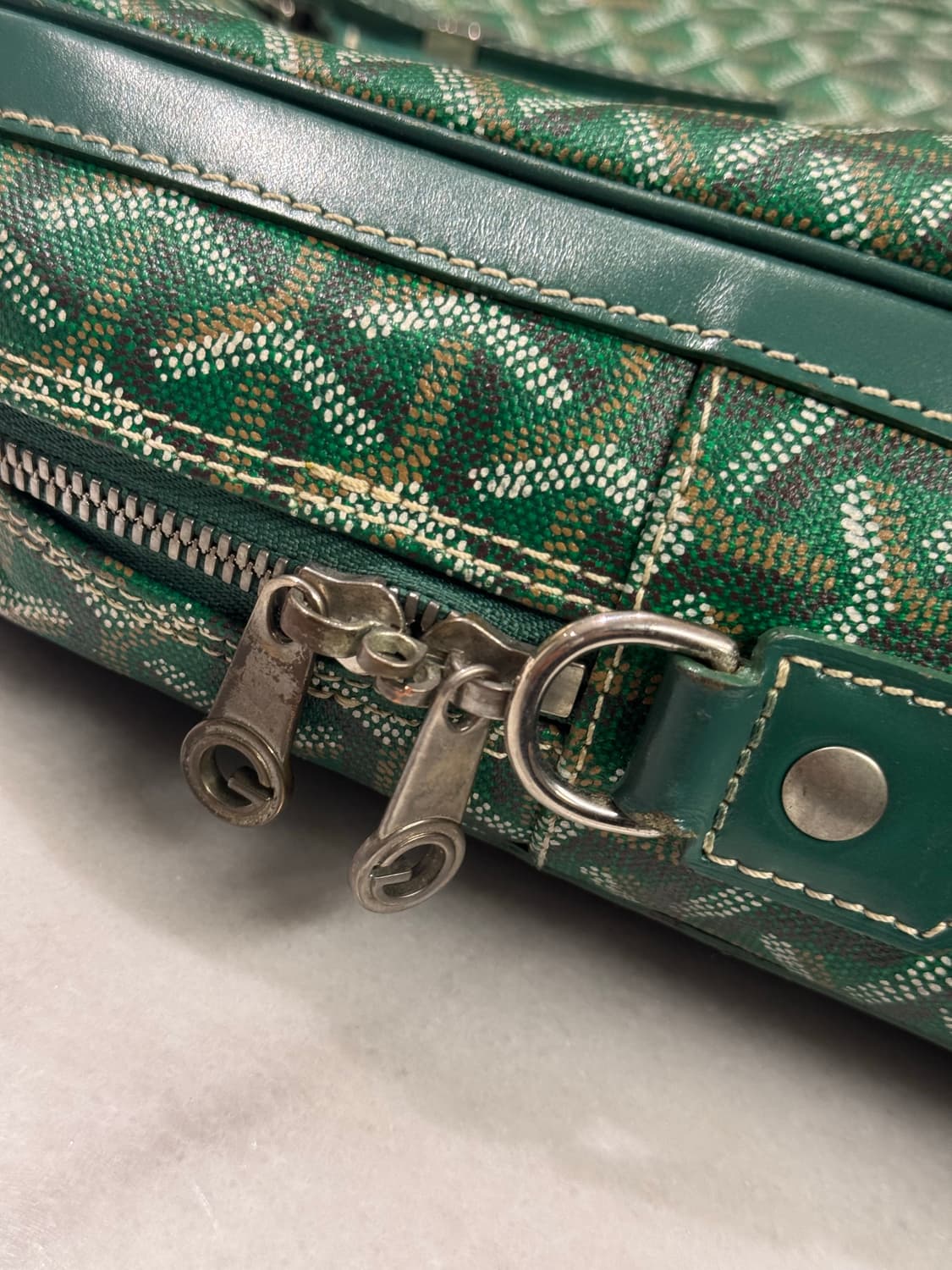 고야드 암바사드 MM 도큐먼트 케이스 그린 상품이미지5