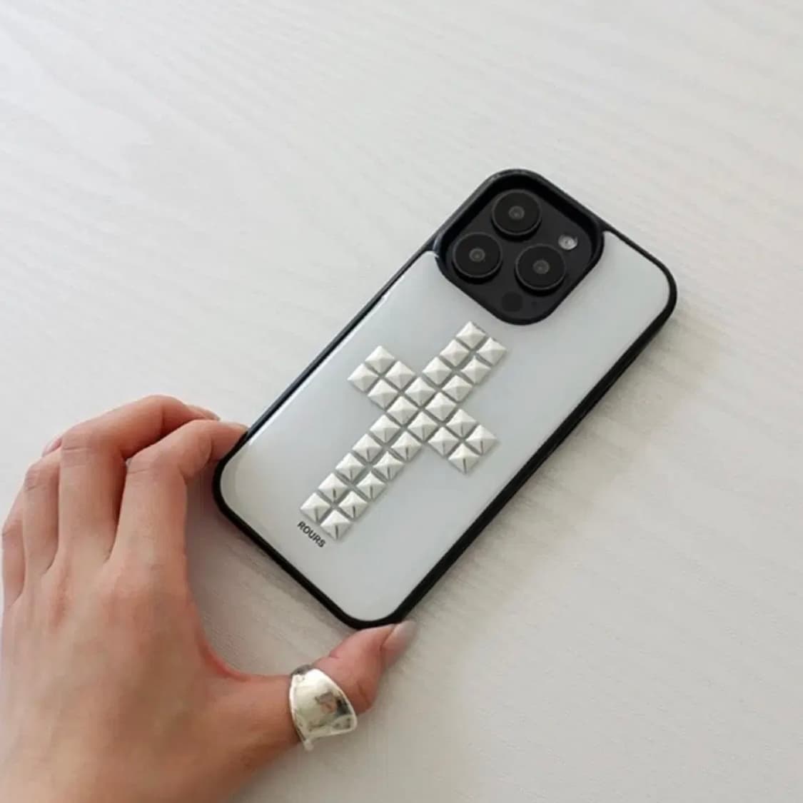 ROURS DES STUD (WHITE) 아이폰 15 프로 폰케이스 상품이미지2