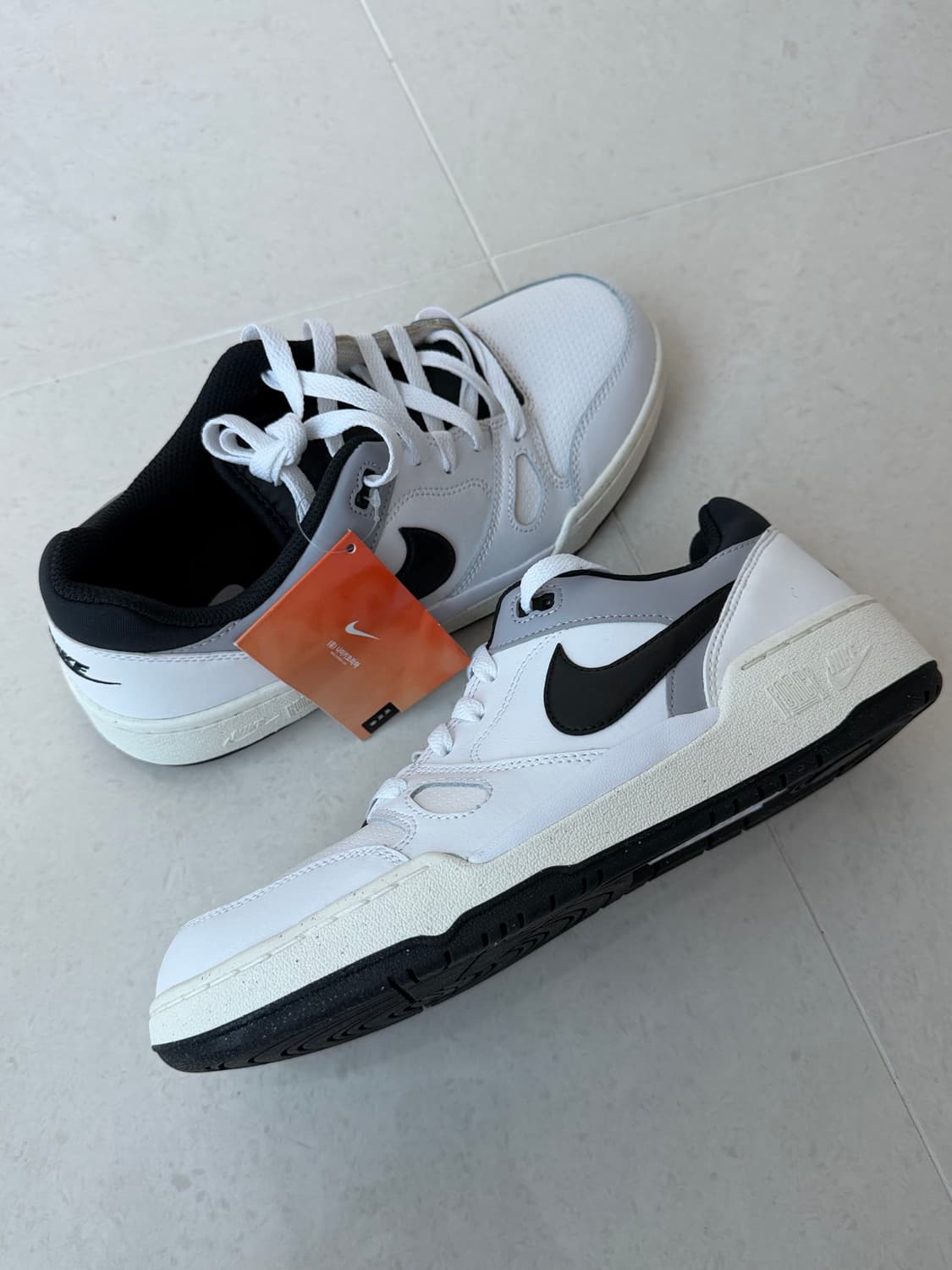 나이키 풀 포스 로우 화이트 블랙 상품이미지1