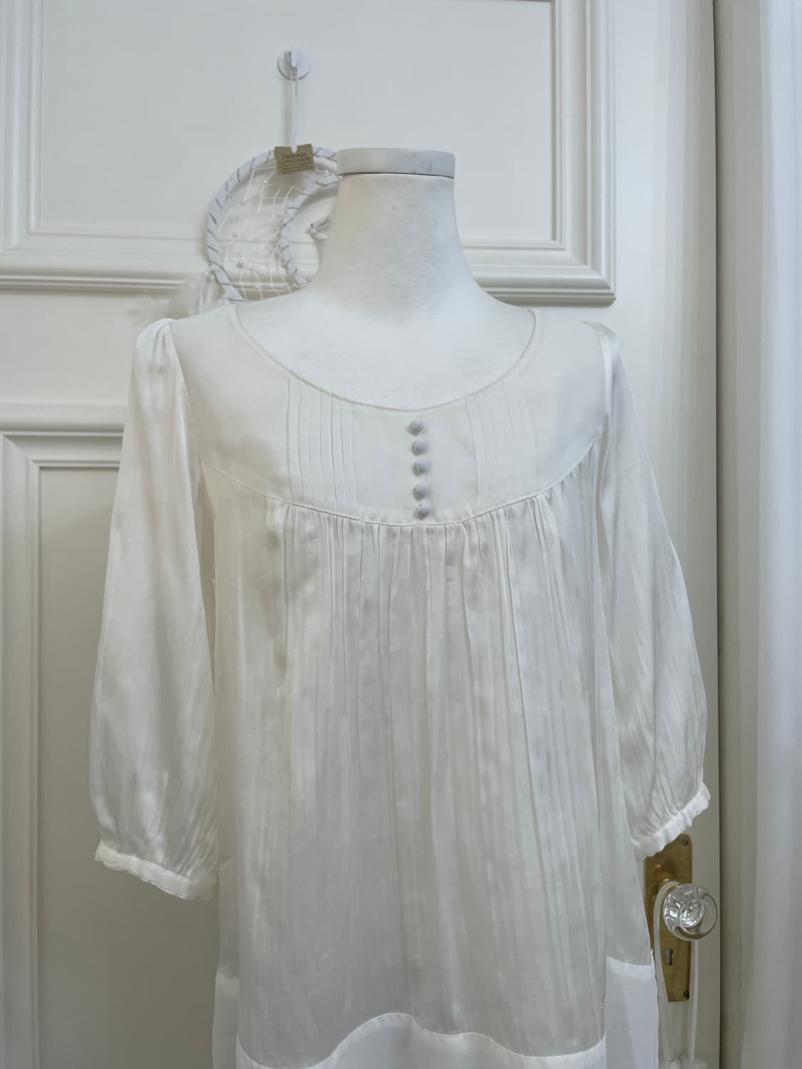 ivory puff satin pleats blouse 상품이미지5