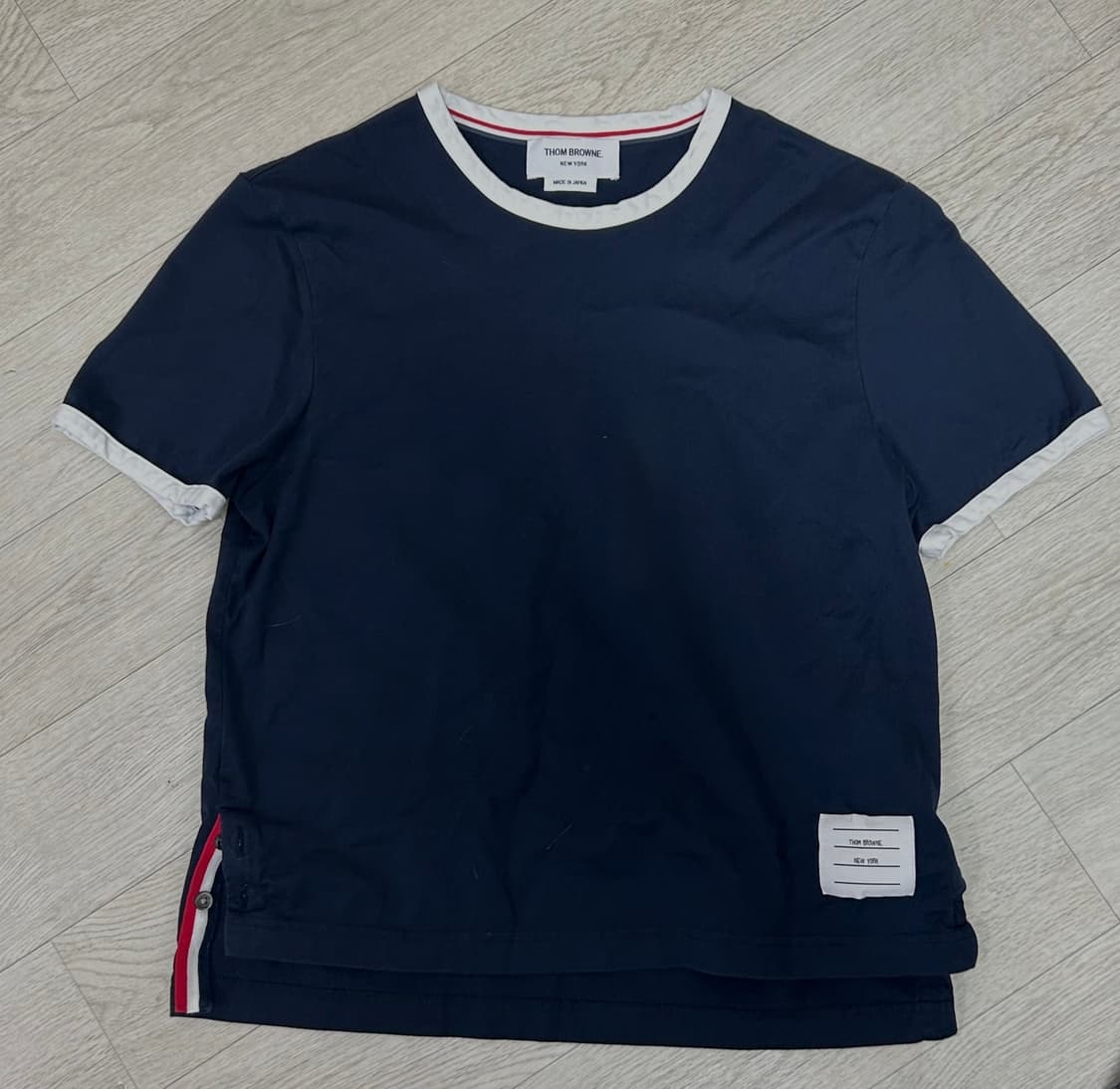 톰브라운 25SS 삼선탭 트리밍 링거 반팔 여성 티셔츠 상품이미지1