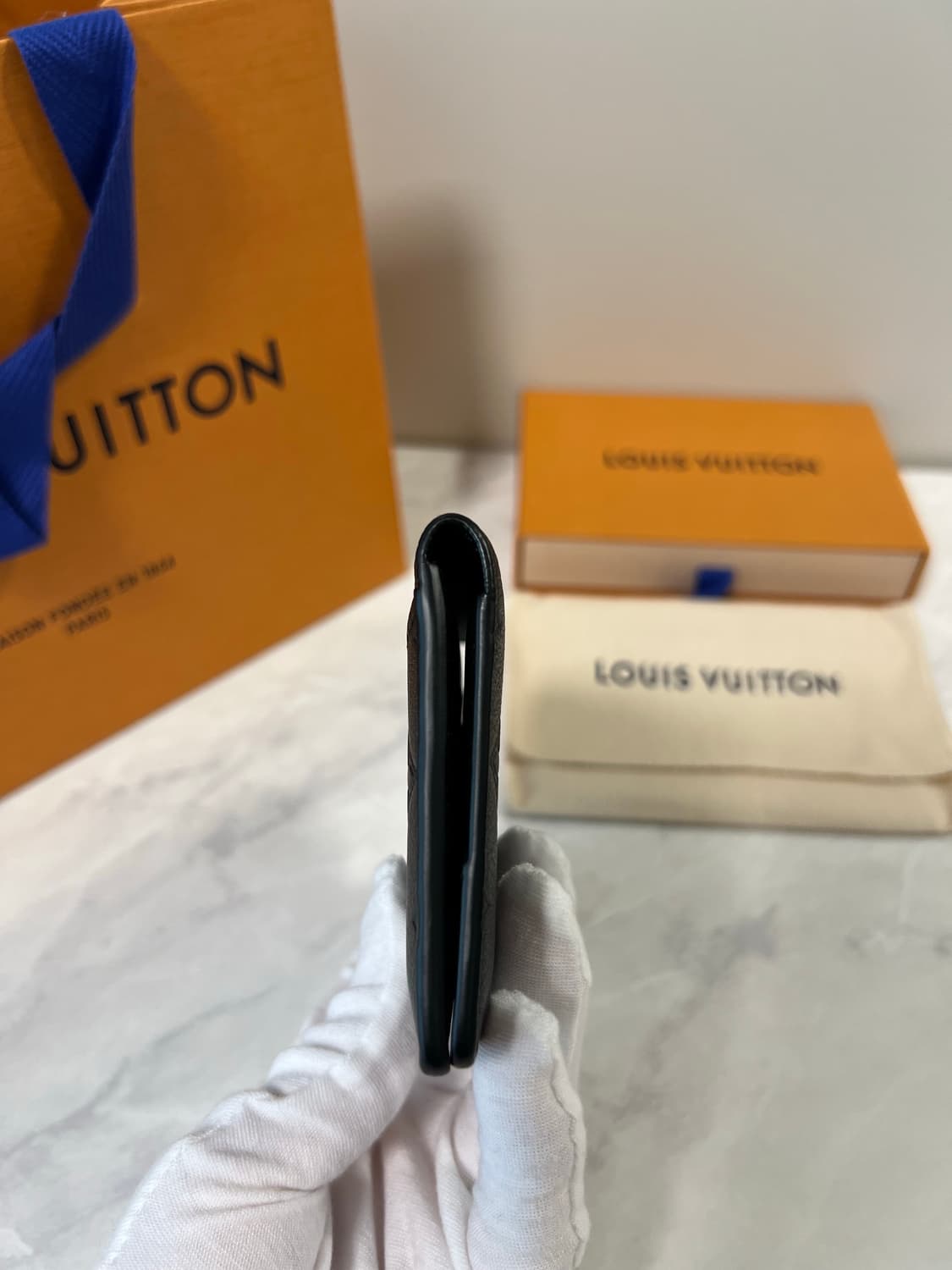 루이비통 쉐도우 포켓 오거나이저 지갑 상품이미지10