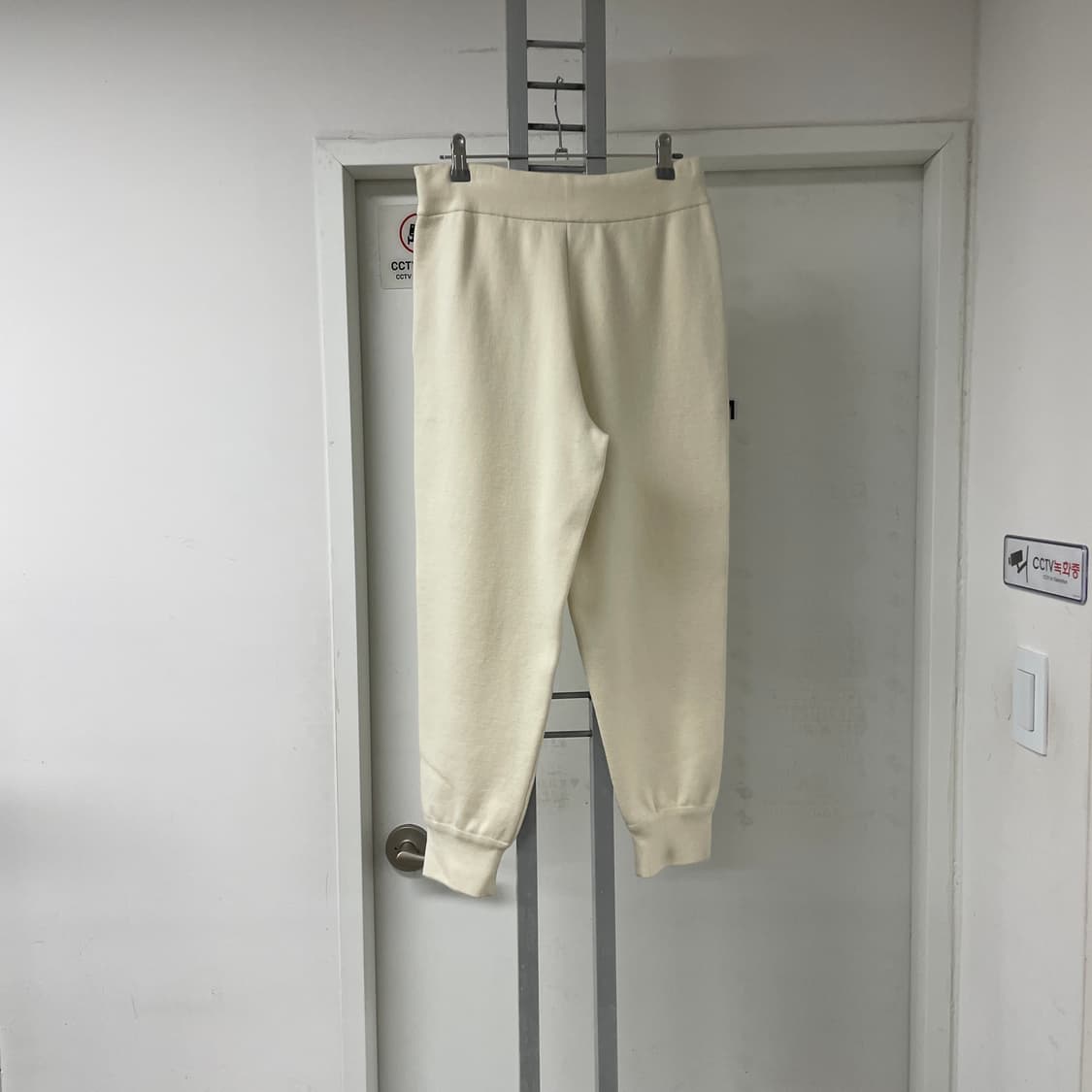 버버리 트레이닝 조거 팬츠 아이보리 S(W) 상품이미지5